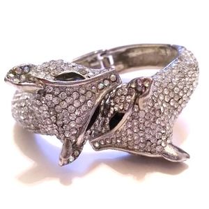 Stunning double fox head cuff bracelet
